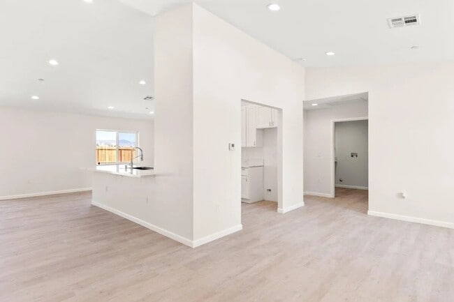 Building Photo - 21417 Reed Pl