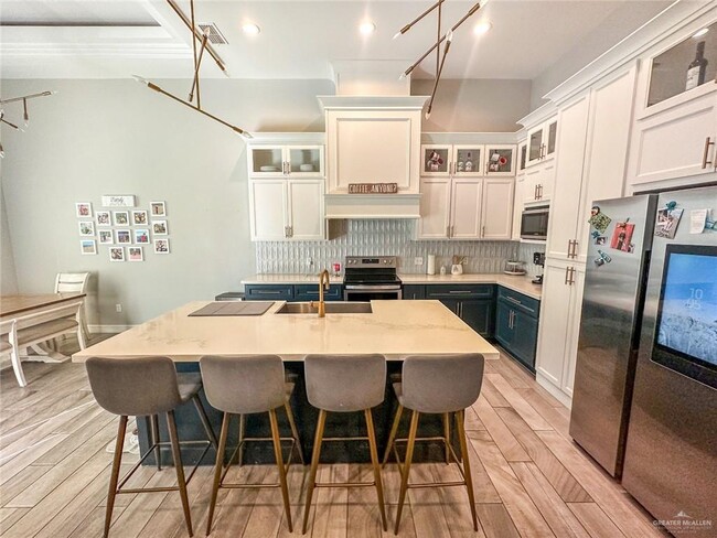 Building Photo - 24 Water Lily Ave