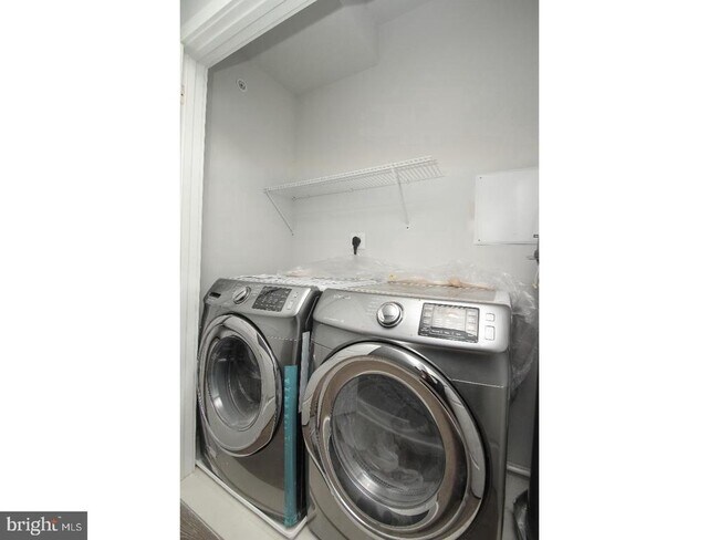 Building Photo - 2564 Frankford Ave