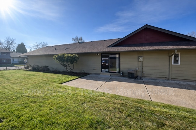 Building Photo - 2917 Takena St SW