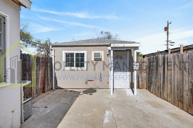 Building Photo - 3647 18th Ave