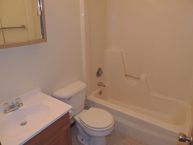 Building Photo - $995 | 2 Bedroom, 1 Bathroom Apartment | Cat Friendly | Available for August 1st, 2026 Move In!