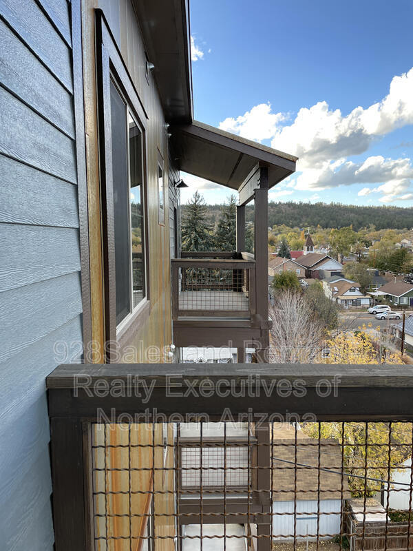 Building Photo - 207 S Beaver St