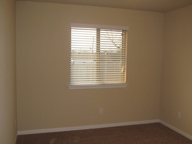 Building Photo - 4 BEDROOM, BISD