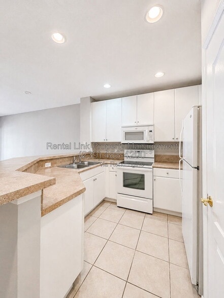 Building Photo - 8711 Athena Ct