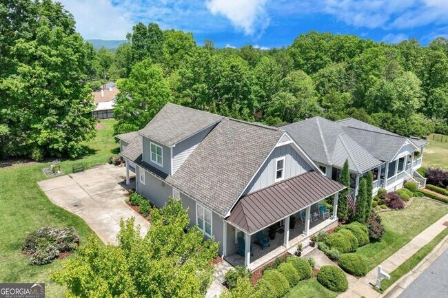 Building Photo - 131 Village Dr