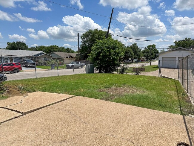 Building Photo - 52083 Finley Rd