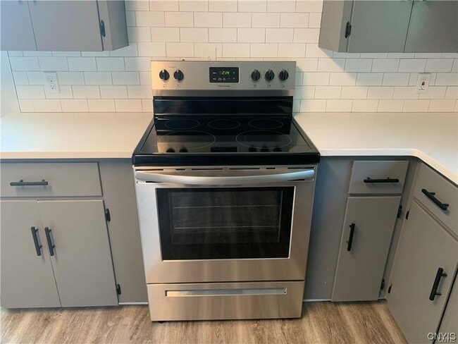 Building Photo - 184 S 1st St