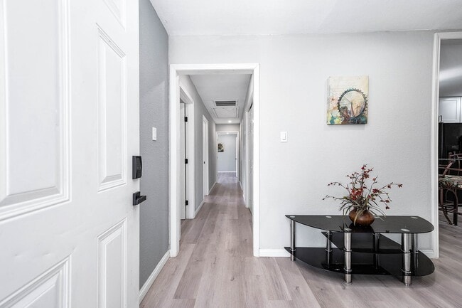 Building Photo - 4356 Phlox St