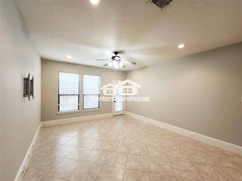 Building Photo - 1338 Studer St