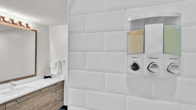 Building Photo - 500 S Ervay St