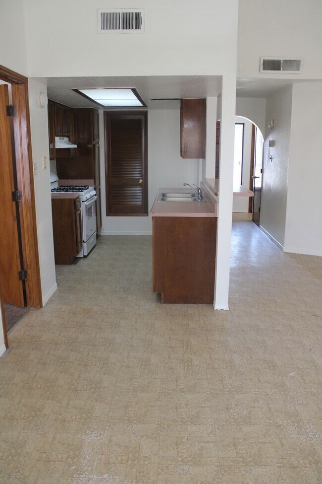 Building Photo - 1472 Sierra De Oro Dr