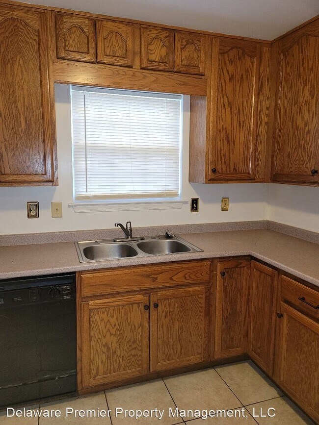 Building Photo - 3 br, 1 bath House - 1209 N Claymont St