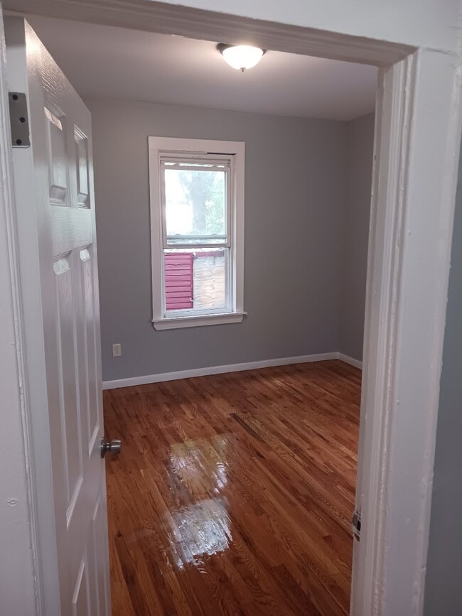Building Photo - 281 Schley St
