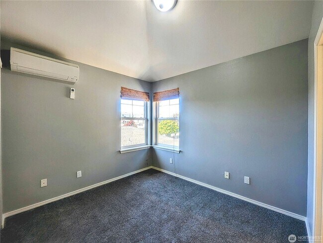 Building Photo - 3bd/2.5ba Seattle Townhome