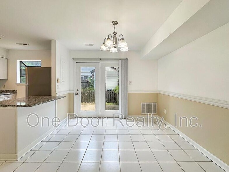 Building Photo - 285 Merrimac Trail