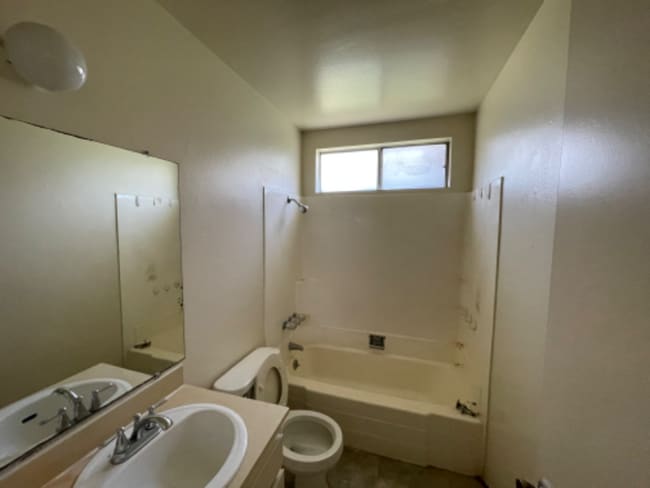 Building Photo - 3511 De Leone Rd