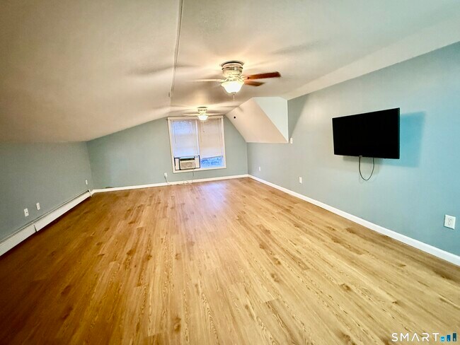 Building Photo - 79 Elmwood Heights