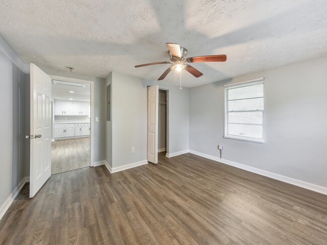 Building Photo - 322 Hillcrest St