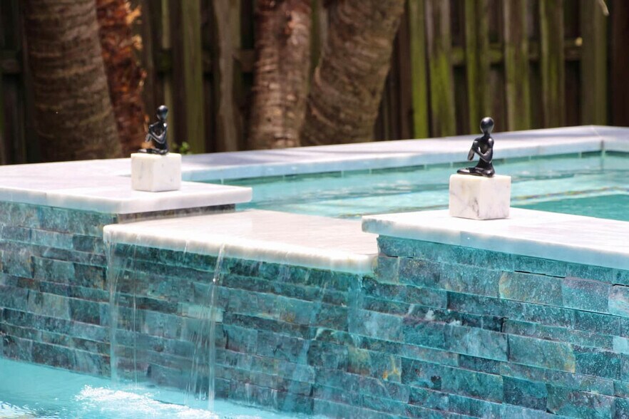 Building Photo - 830 SW 14th Ct