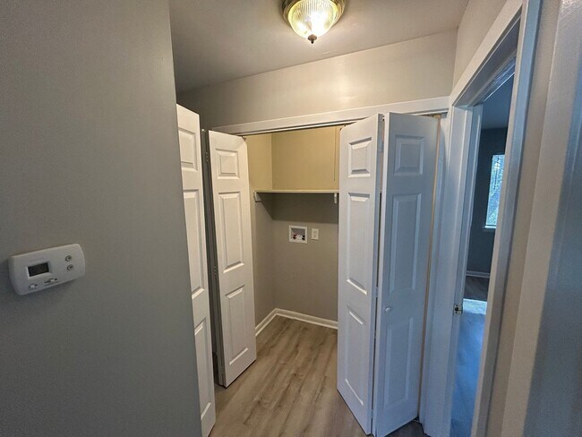 Building Photo - Charming 3BR/2BA Home with Fenced back yard - ask how you can get $500 off