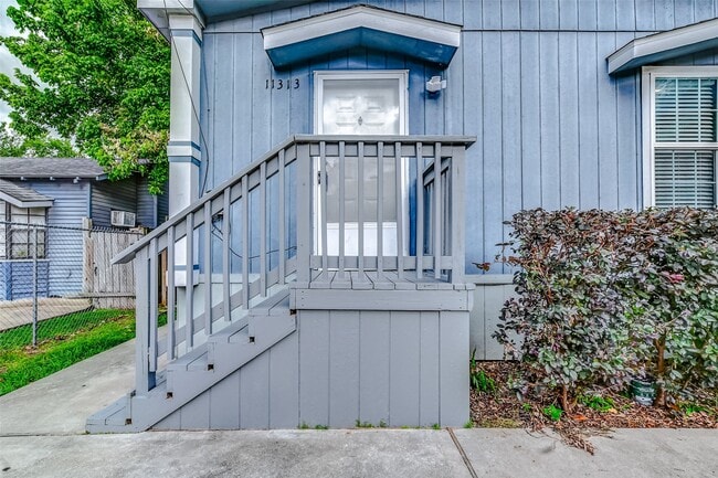 Building Photo - 11313 Delman St