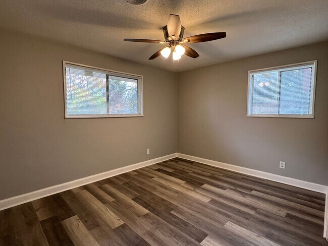 Building Photo - 3608 Willow Ln Dr