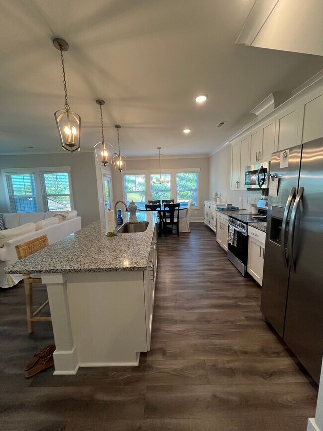 Building Photo - 7404 Springwater Dr