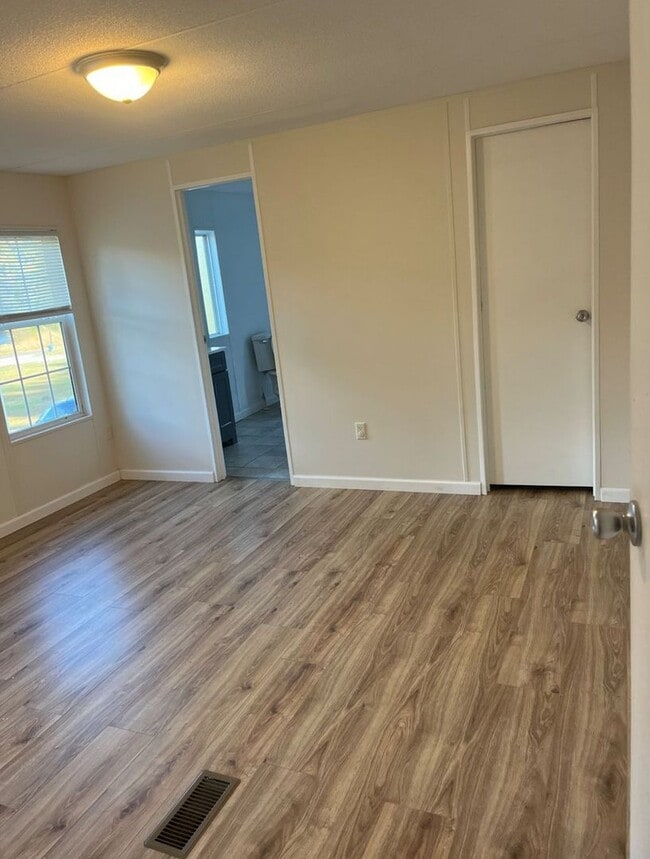 Building Photo - 60 Honey Bee Ln