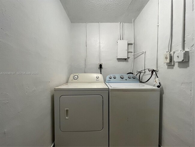 Building Photo - 6543 SW 28th St