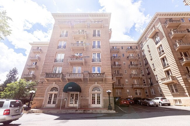 Building Photo - Mt. Pleasant Condo | 2 Bed | 2 Bath | 1,250 Sf