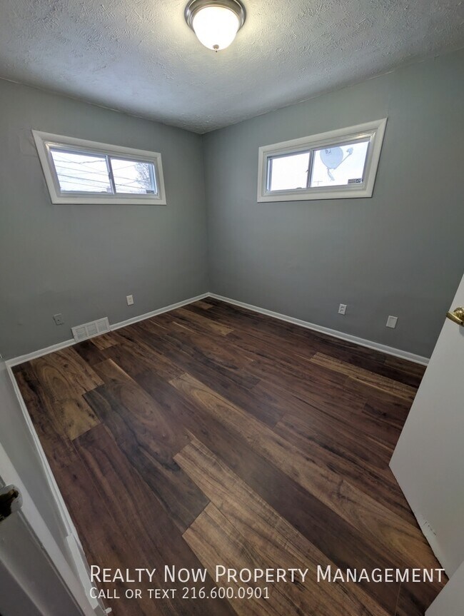 Building Photo - 15709 Northwood Ave