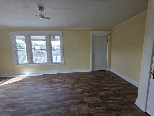 Building Photo - 155 Willow St