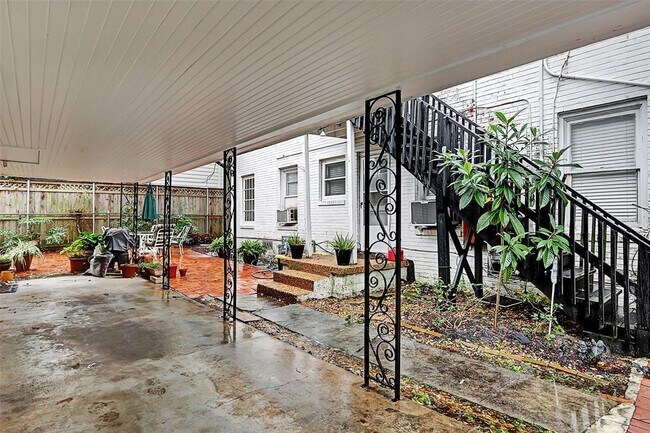 Building Photo - 2348 McClendon St