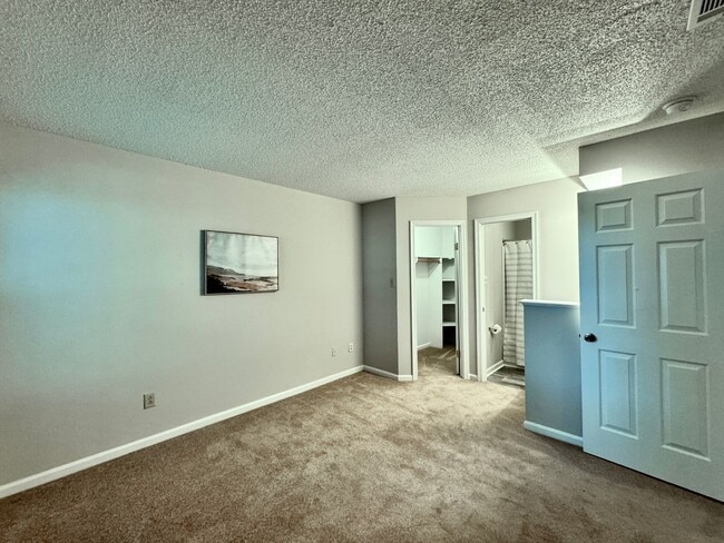 Building Photo - REDUCED PRICE! Updated 1st Floor/1-Level Condo Ready NOW! Includes Water, Sewer, Trash, Landscapi...