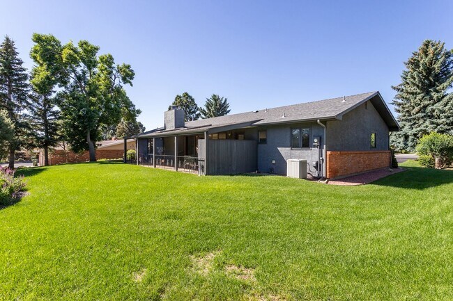 Building Photo - Ranch Style Home Located inside Kissing Camels!