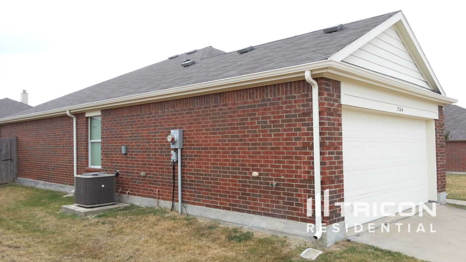 Building Photo - 704 River Run Dr