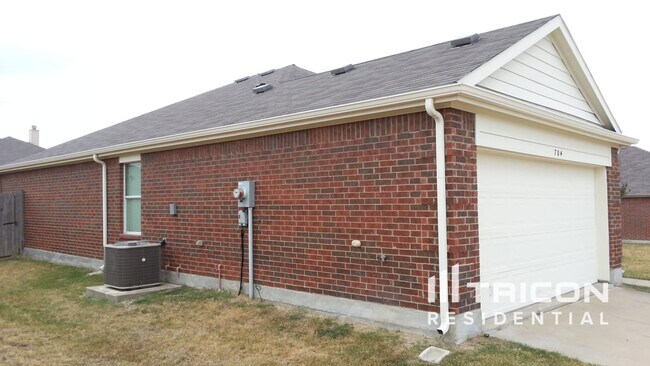 Building Photo - 704 River Run Dr