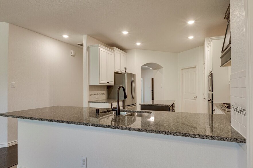 Building Photo - 3022 Maverick Dr