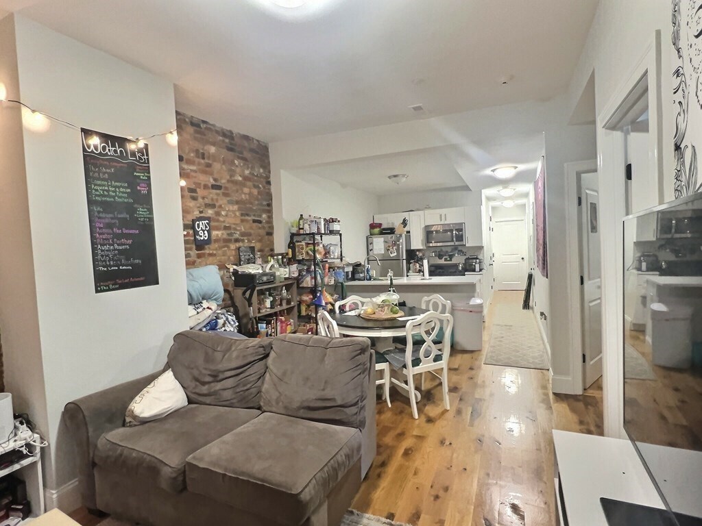 Building Photo - 255 Paris St