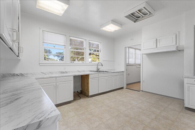 Building Photo - 2835 San Pedro Rd