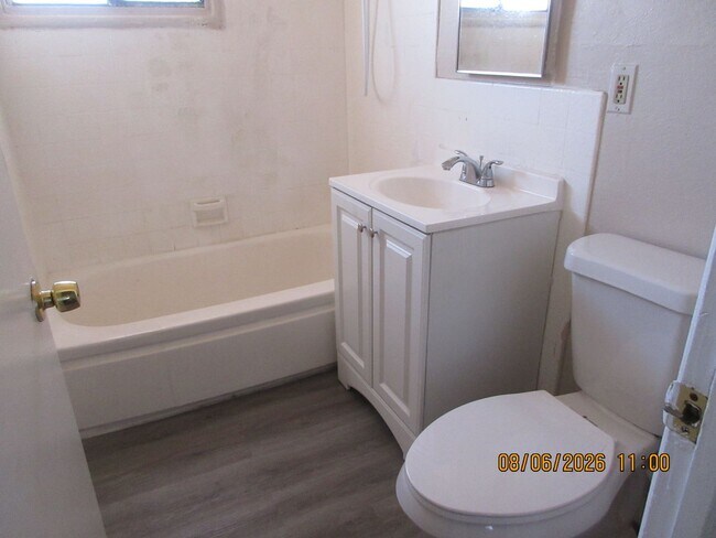 Building Photo - 437 Oasis Dr