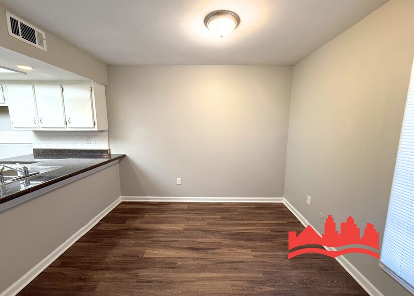 Building Photo - 3708 Deer Crossing