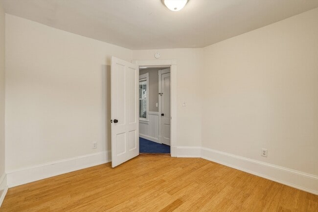 Building Photo - 105 Nonotuck St