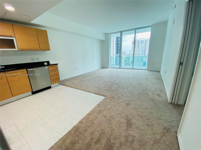 Building Photo - 951 Brickell Ave