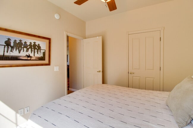 Building Photo - 2373 Quarter Horse Trl