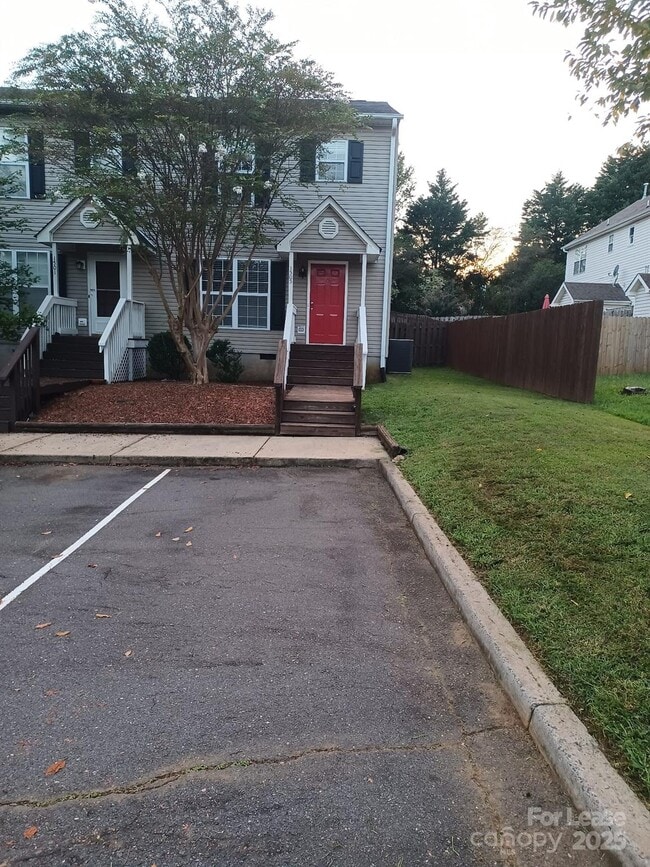 Building Photo - 1505 Flintwood Dr
