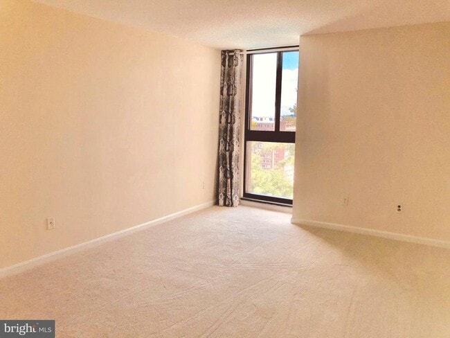 Building Photo - 1101 S Arlington Ridge Rd