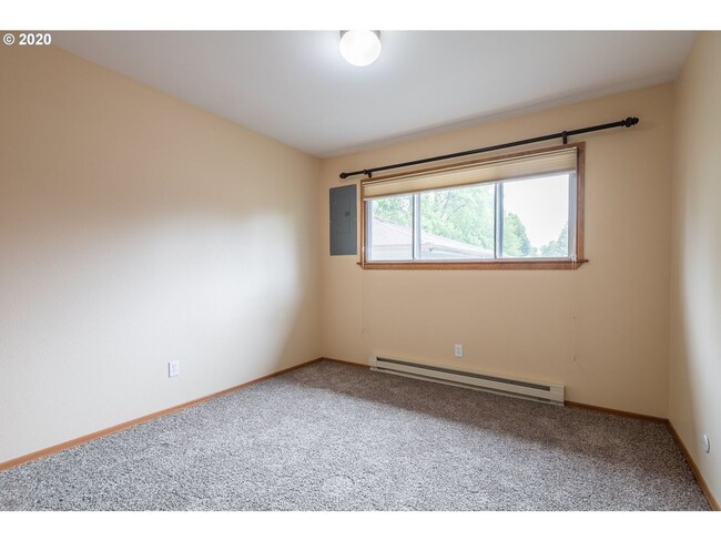 Building Photo - Great Condo in NE Portland - Irvington!