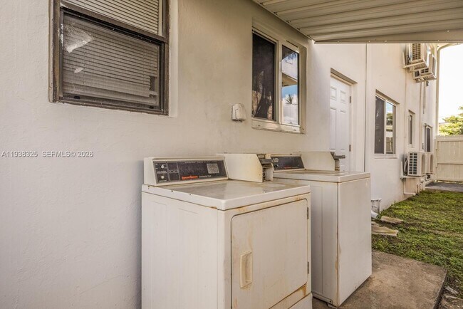 Building Photo - 501 NE 82nd Terrace